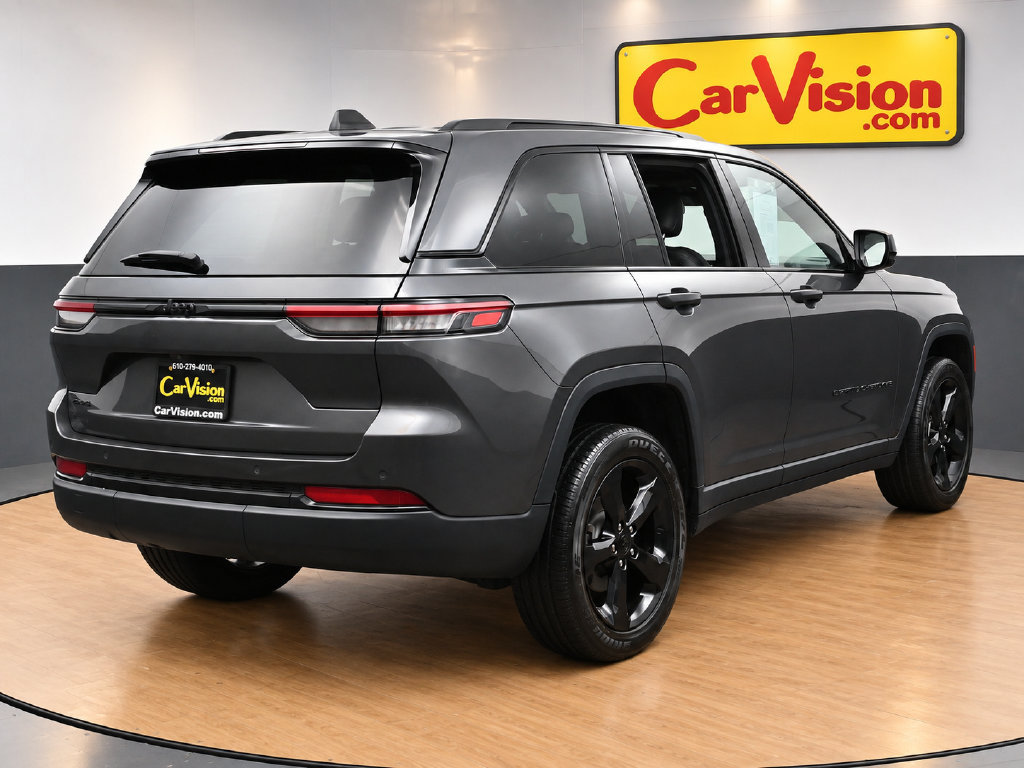 Used 2023 Jeep Grand Cherokee Altitude AWD/4WD image 6