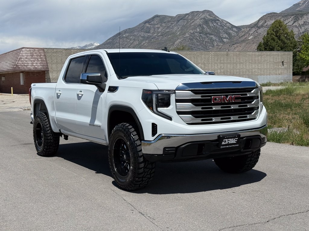 Used 2023 GMC Sierra 1500 SLE AWD/4WD image 1