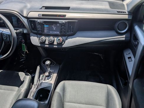 Used 2018 Toyota RAV4 LE AWD/4WD image 28