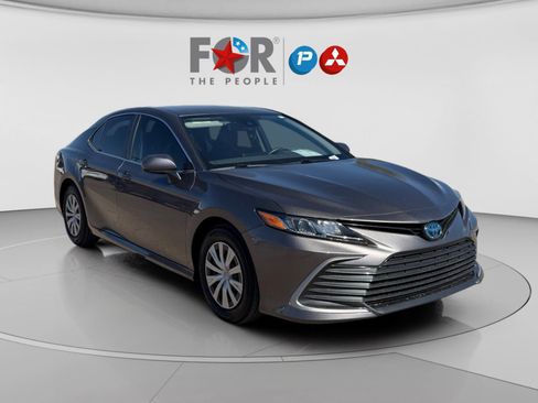 Used 2023 Toyota Camry LE image 7