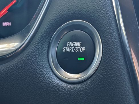 Used 2023 Chevrolet Traverse LT image 30