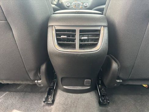 Used 2025 Chevrolet Malibu LT FWD image 14