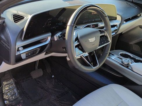 Certified 2024 Cadillac Lyriq Luxury RWD image 9