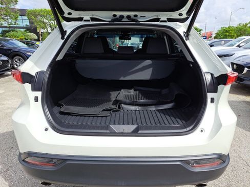 Used 2021 Toyota Venza LE image 5