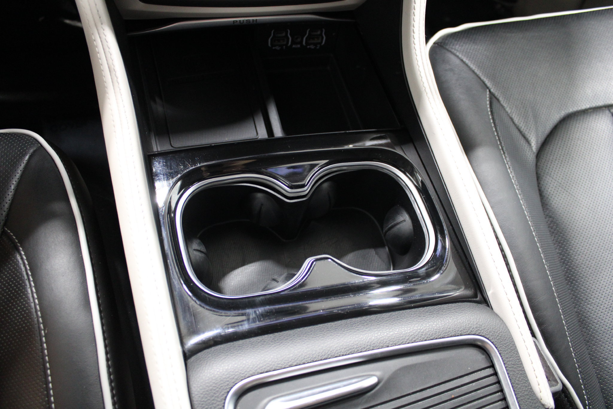 Used 2023 Chrysler Pacifica Limited FWD image 35