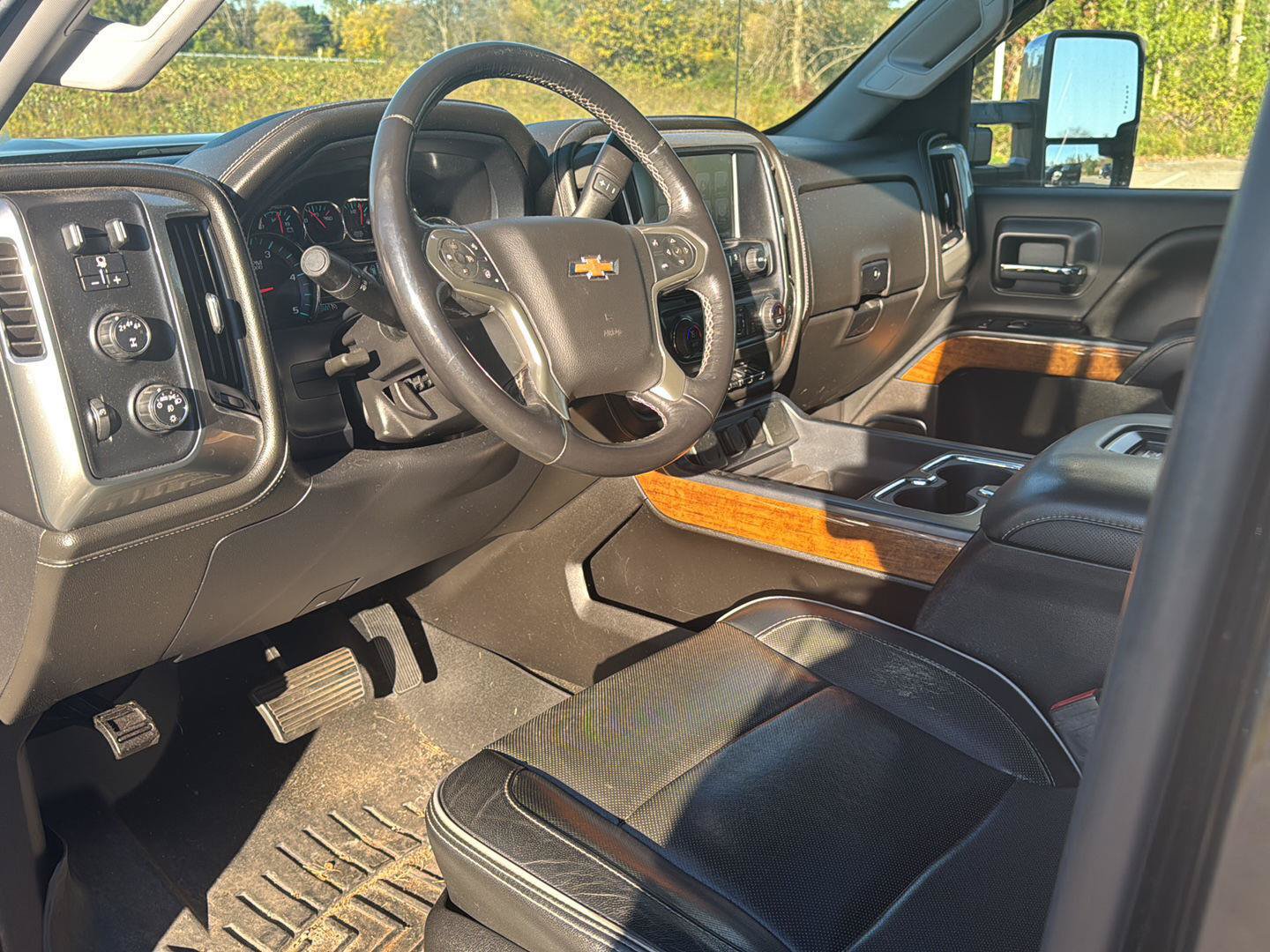 Used 2018 Chevrolet Silverado 3500 High Country w/ Duramax Plus Package AWD/4WD image 11