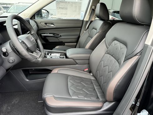 New 2026 Nissan Pathfinder Platinum image 30