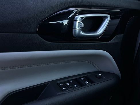 Used 2025 Jeep Compass Limited image 21