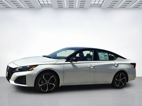 New 2026 Nissan Altima 2.5 SR FWD image 7