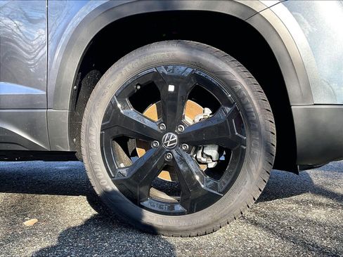 New 2026 Volkswagen Taos SEL image 8