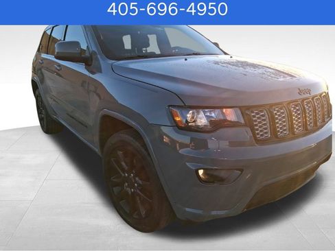 Used 2019 Jeep Grand Cherokee Altitude image 2