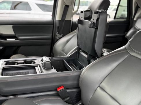 Used 2025 Ford Expedition Active AWD/4WD image 34