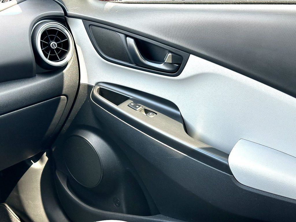 Used 2022 Hyundai Kona SE FWD image 27