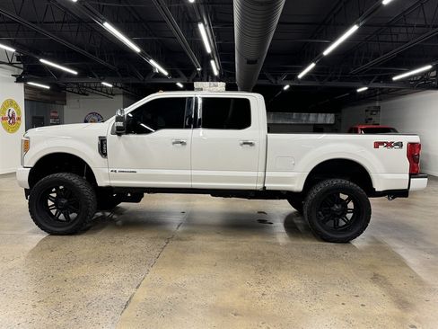 Used 2017 Ford F350 Platinum w/ Platinum Ultimate Package AWD/4WD image 4