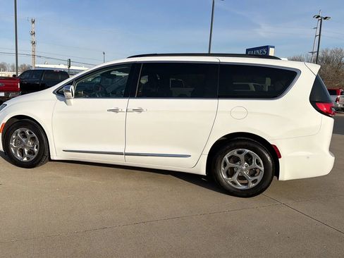Used 2022 Chrysler Pacifica Limited image 10
