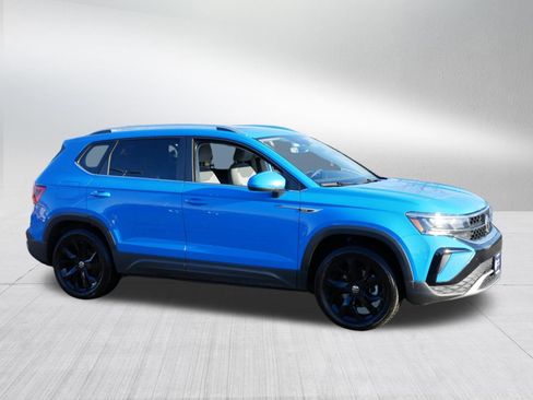 Certified 2022 Volkswagen Taos SE image 8