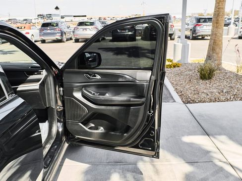 Used 2024 Jeep Grand Cherokee Altitude RWD image 9