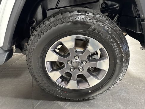 Used 2019 Jeep Wrangler Unlimited Sahara AWD/4WD image 16