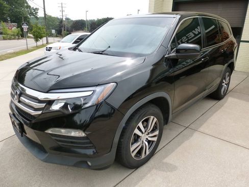 Used 2018 Honda Pilot EX image 4