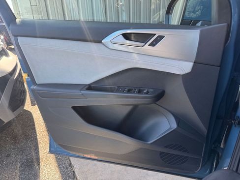 Used 2025 Volkswagen Taos SE image 20