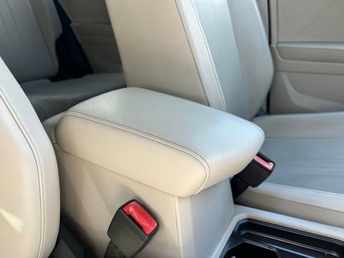 Certified 2022 Volkswagen Tiguan SE R-Line FWD image 27