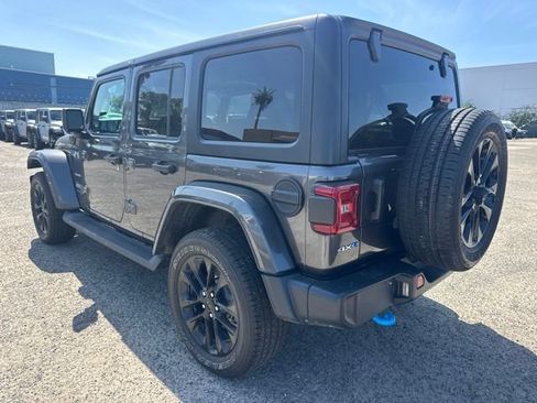 Used 2023 Jeep Wrangler Unlimited Sahara w/ Cold Weather Group AWD/4WD image 7
