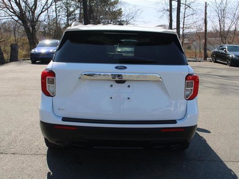 Used 2023 Ford Explorer XLT AWD/4WD image 6