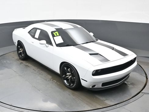 Used 2017 Dodge Challenger R/T image 34