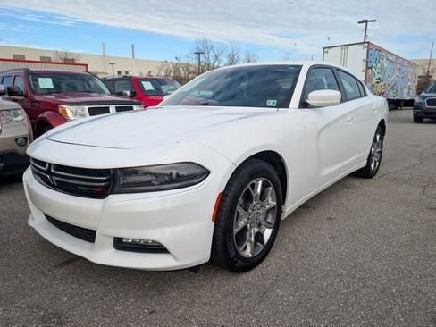 Used 2015 Dodge Charger SE w/ Power Sunroof Group image 3