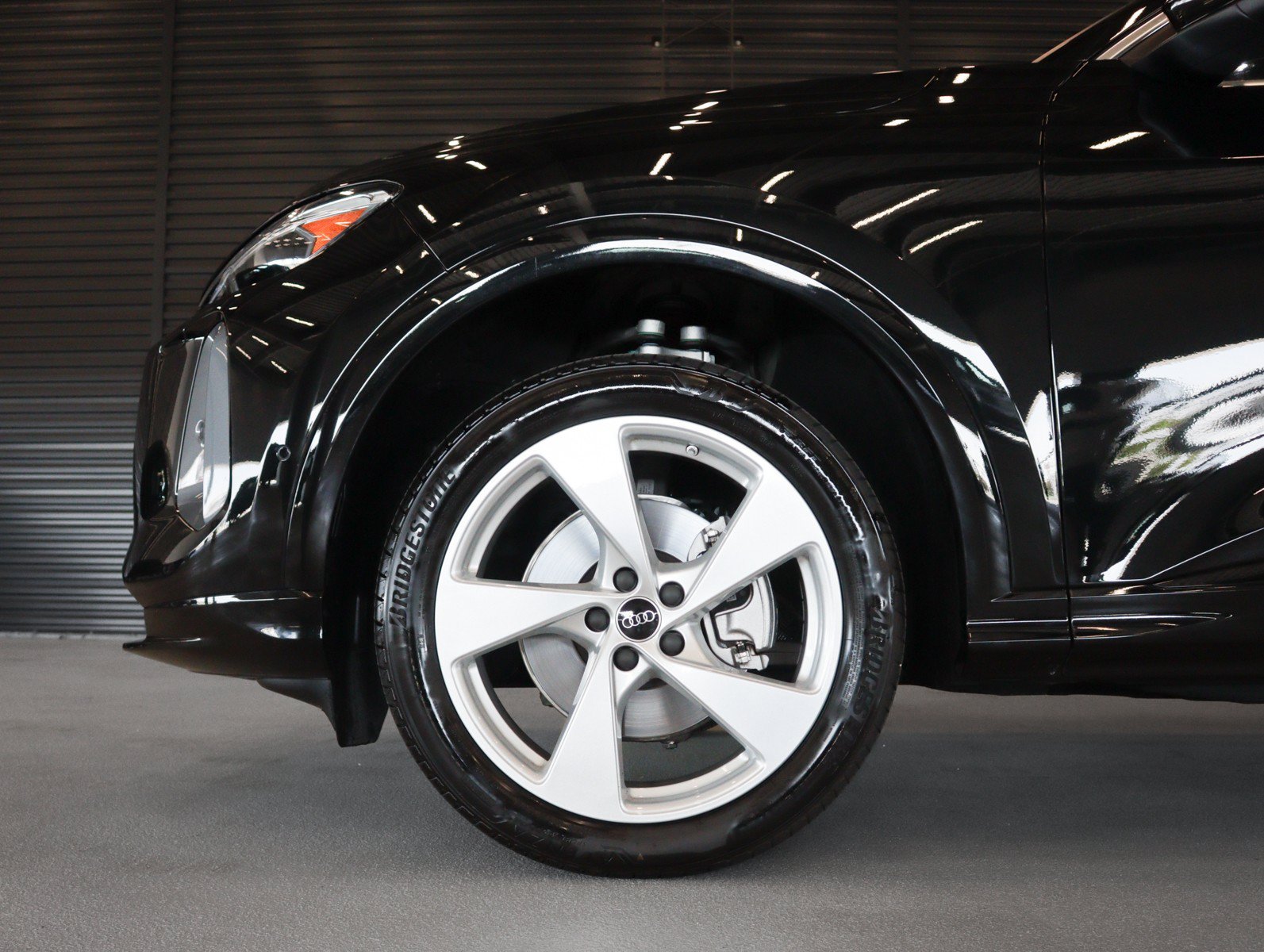 Used 2025 Audi Q5 Premium w/ Premium Plus AWD/4WD image 4