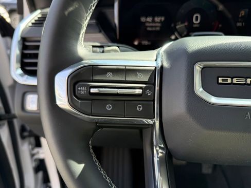 Used 2025 GMC Acadia Denali w/ Super Cruise Package image 27