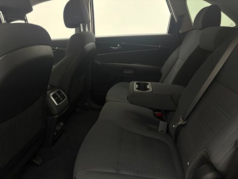 Used 2017 Kia Sorento FWD image 37