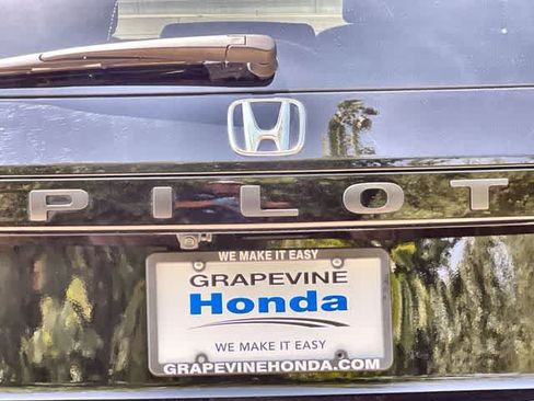 Used 2025 Honda Pilot Touring image 8