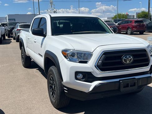 Used 2023 Toyota Tacoma SR5 AWD/4WD image 2