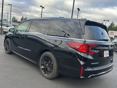 Used 2025 Honda Odyssey Sport-L image 2