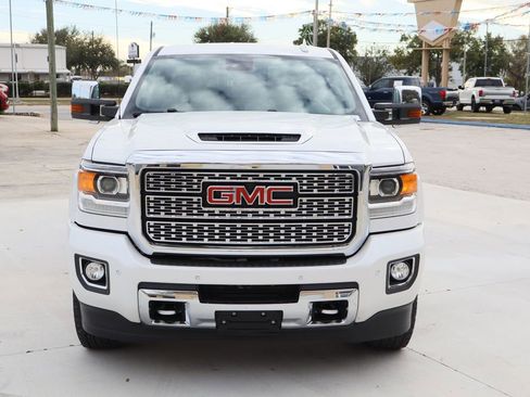 Used 2019 GMC Sierra 2500 Denali w/ Duramax Plus Package image 3