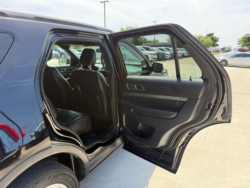 Used 2018 Ford Explorer XLT w/ Equipment Group 202A AWD/4WD image 22