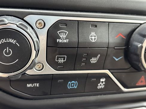 Used 2022 Jeep Wrangler Unlimited Sahara w/ Cold Weather Group AWD/4WD image 35