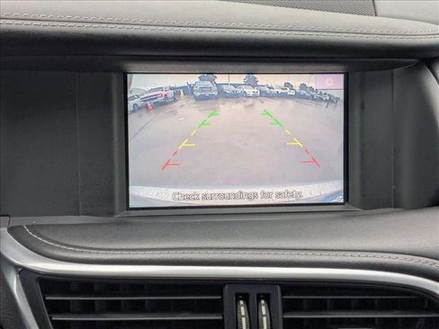 Used 2018 INFINITI QX30 image 12