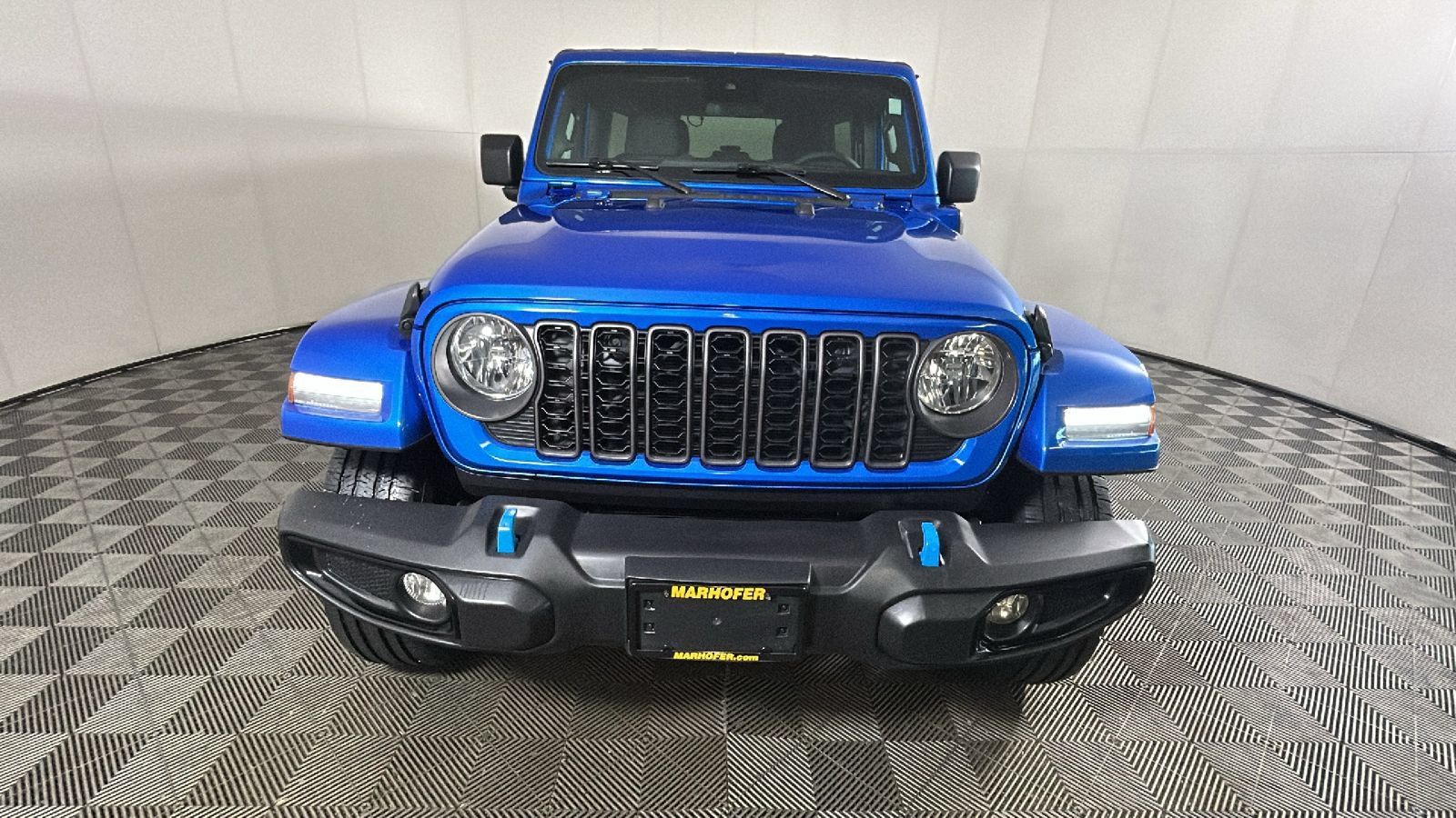 Used 2024 Jeep Wrangler Unlimited w/ Convenience Group AWD/4WD image 9