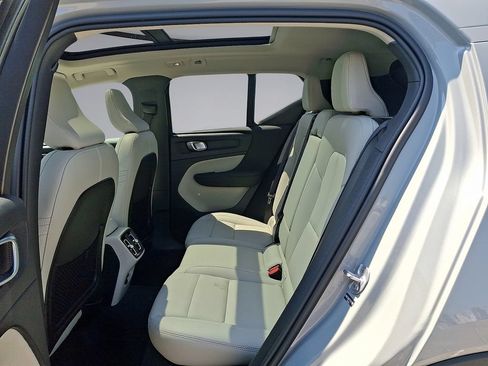 Certified 2026 Volvo XC40 B5 Plus AWD/4WD image 26