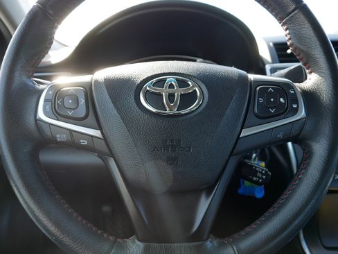Used 2017 Toyota Camry SE image 25