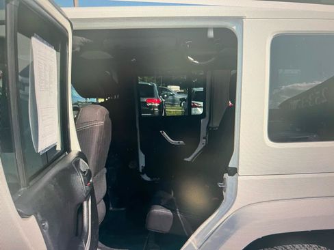 Used 2014 Jeep Wrangler Unlimited Rubicon AWD/4WD image 10