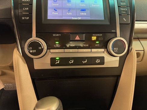 Used 2014 Toyota Camry LE FWD image 17