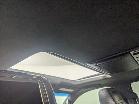 Used 2018 Cadillac Escalade Platinum image 28