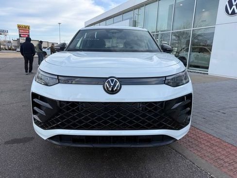 New 2026 Volkswagen Tiguan SE R-Line image 2