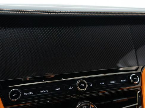 Used 2025 Bentley Flying Spur Plug-In Hybrid image 42