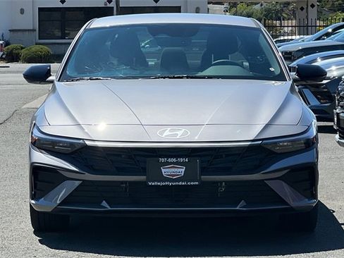 New 2025 Hyundai Elantra SEL image 3