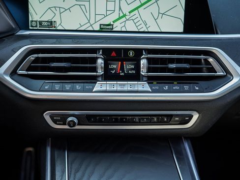 Used 2022 BMW X7 M50i image 34