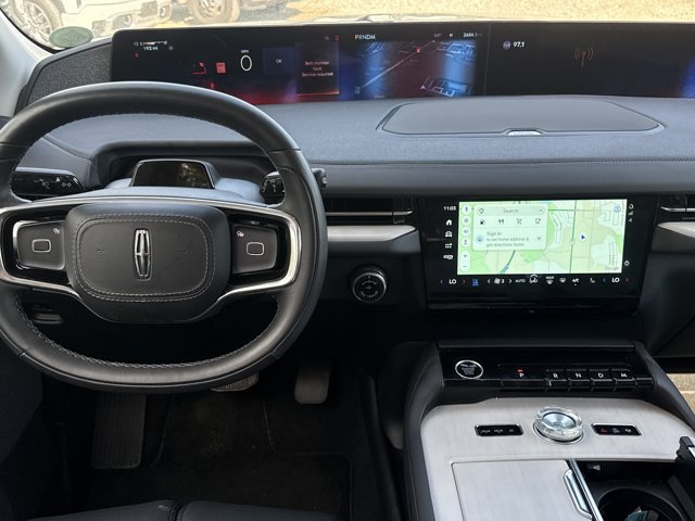 Used 2026 Lincoln Navigator Reserve AWD/4WD image 5